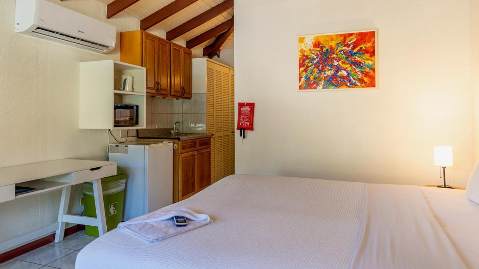 Talk Of The Town Inn & Suites - St Eustatius Oranjestad  Exteriér fotografie